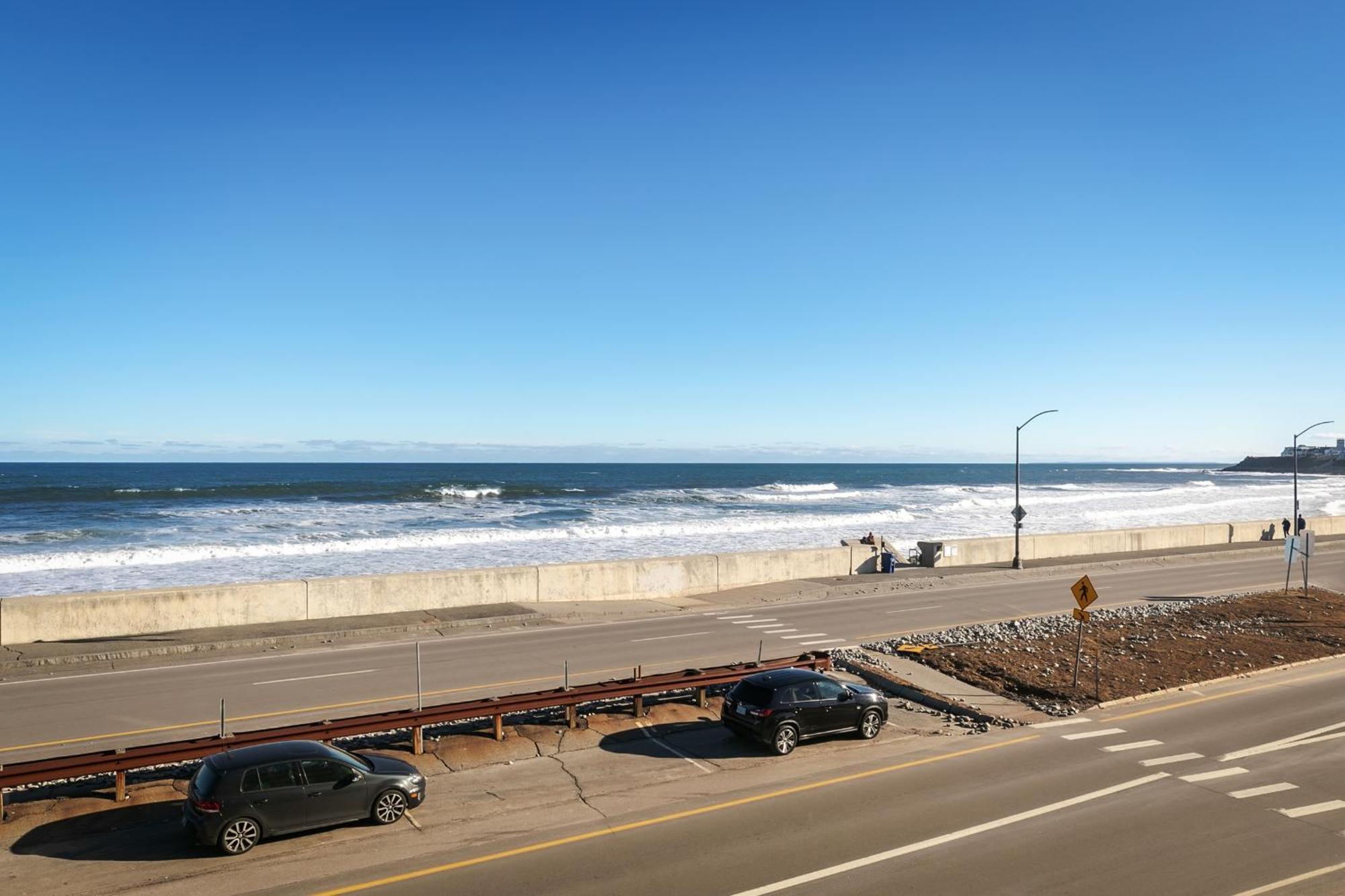 Direct Oceanfront Studio Suite! ハンプトン エクステリア 写真