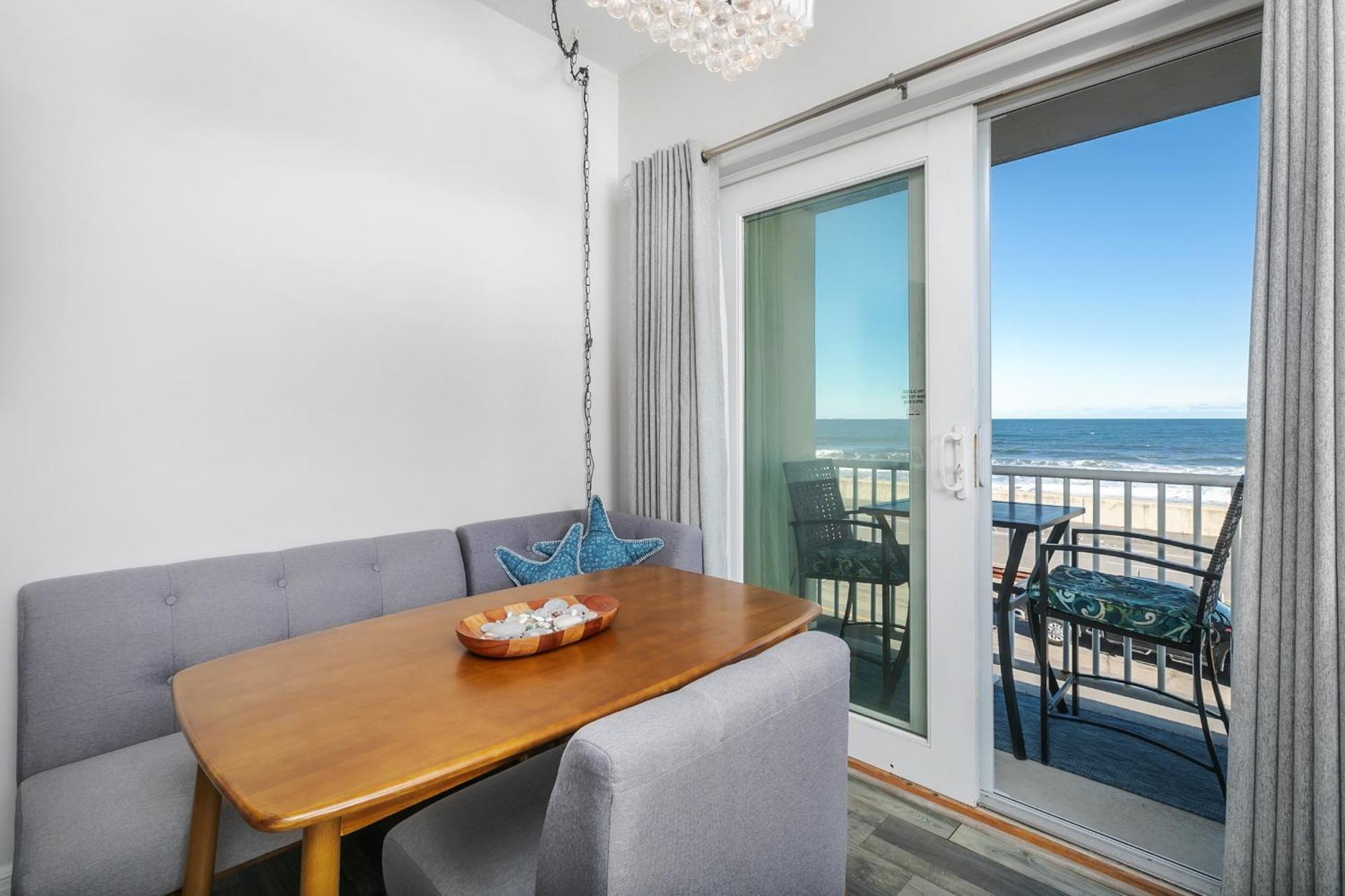 Direct Oceanfront Studio Suite! ハンプトン エクステリア 写真