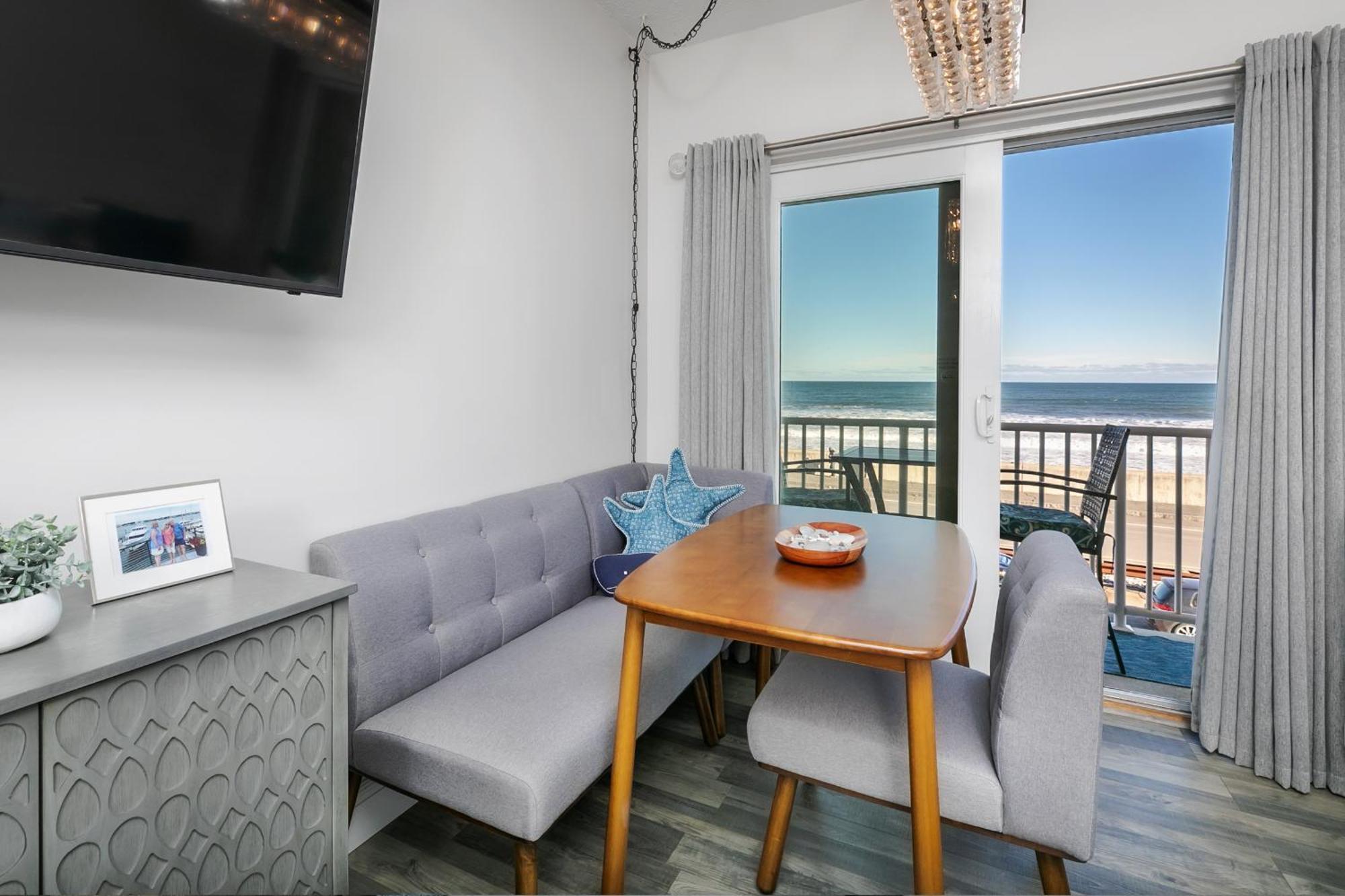 Direct Oceanfront Studio Suite! ハンプトン エクステリア 写真