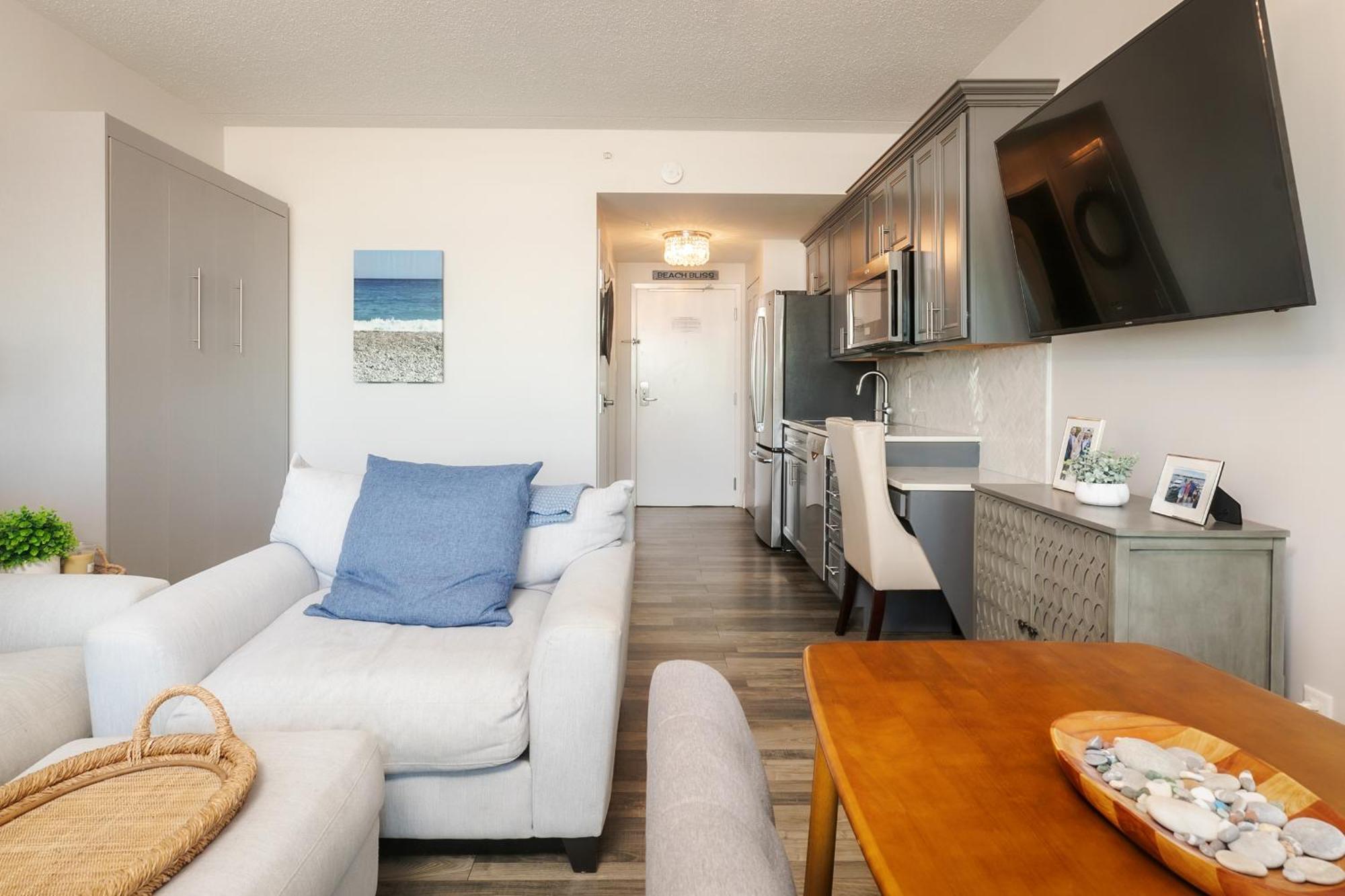Direct Oceanfront Studio Suite! ハンプトン エクステリア 写真
